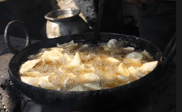 Samosas frying