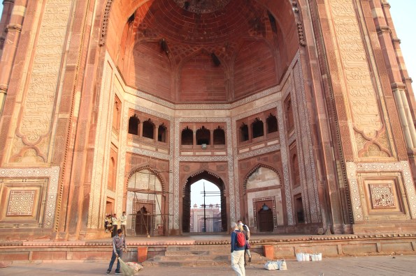 Buland Darwaza, arches