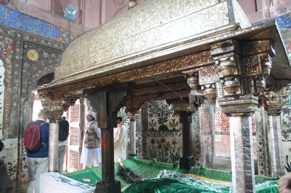 Salim Chishti's grave