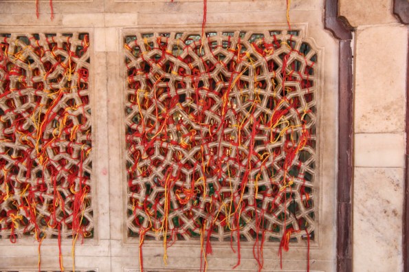 Salim Chishti’s tomb, strings