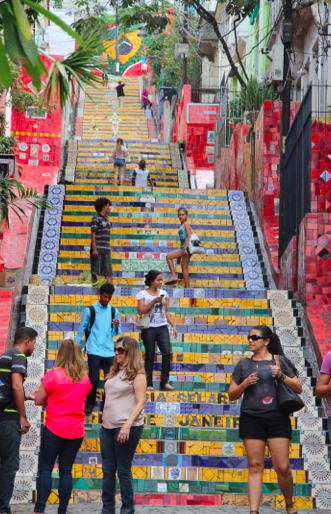 Lapa Steps, tourists