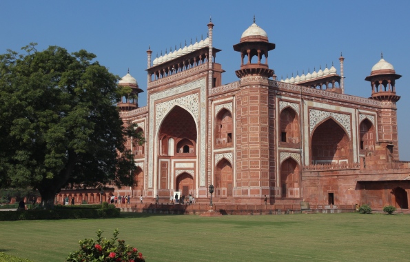 Taj Mahal Darwaza, southern gate