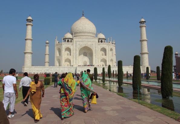 approaching the Taj Mahal