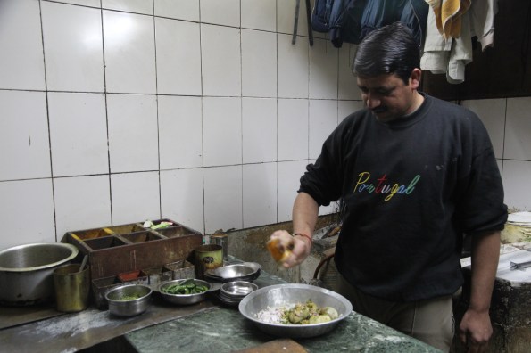 Making paratha filling