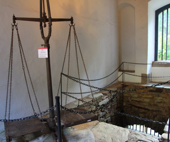 Scales, Casa dos Contos