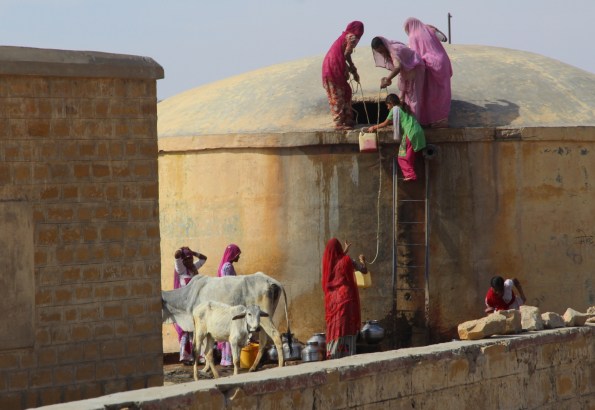 gathering water, Thar Desert
