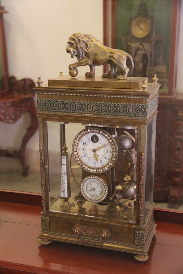 lion clock