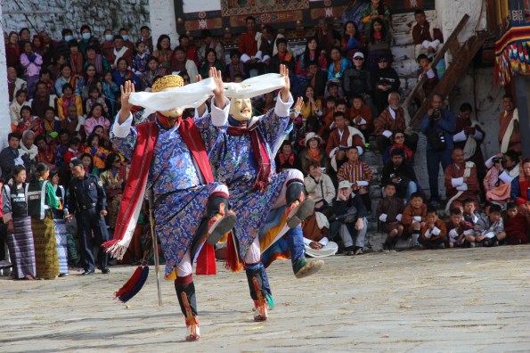 two dancers Paro