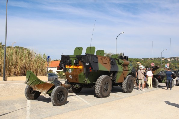 French military on the beach