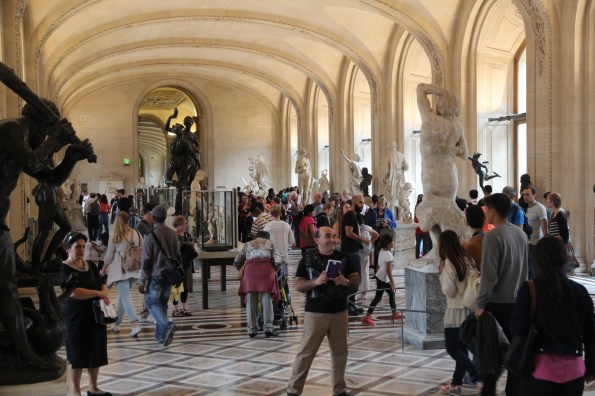 Louvre crowds