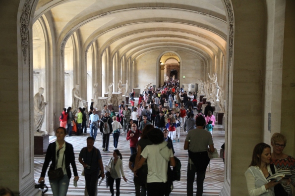crowds in the Louvre