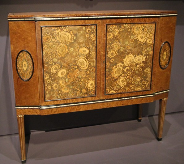 Mère's cabinet