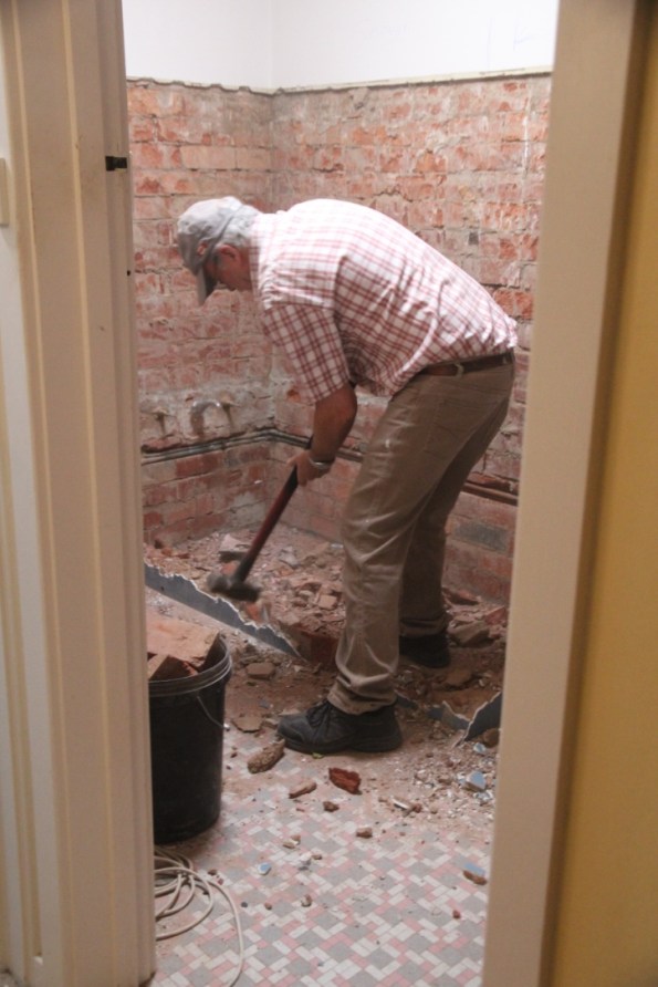 Graham tackles the pink bath