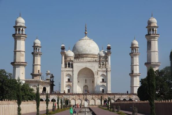 Long view of Bibi Ka Maqbara