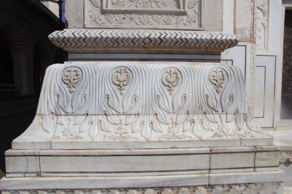 pillar at Bibi Ka Maqbara