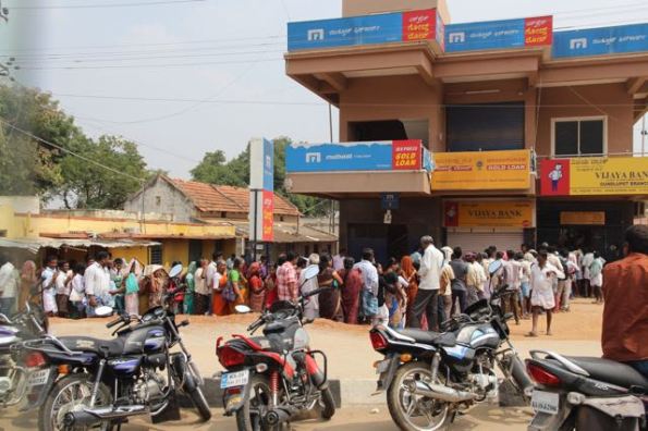 Queues at banks in India