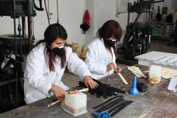 Making Panama hats, Peru