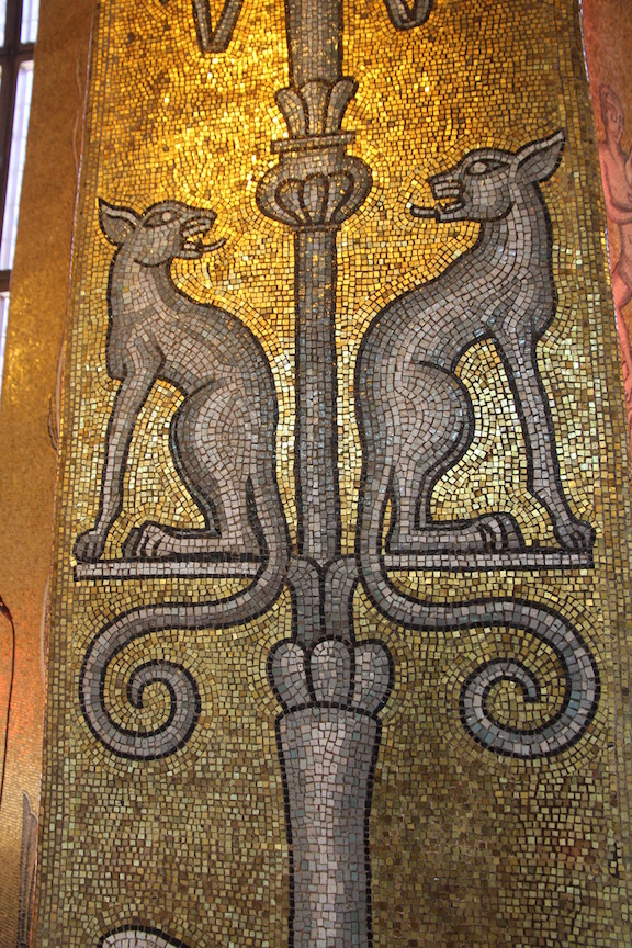 Stockholm City Hall, Golden Hall, cats