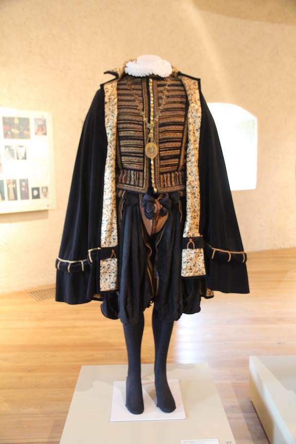 Baukas Castle, clothing