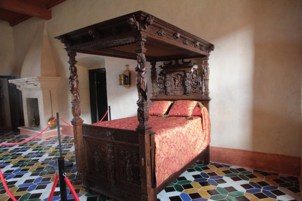 Baukas Castle, bed