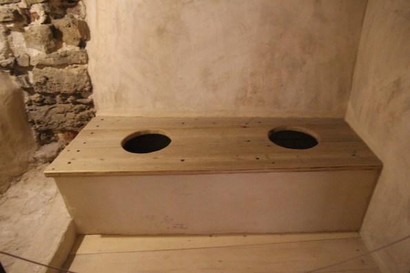 Baukas Castle, toilet
