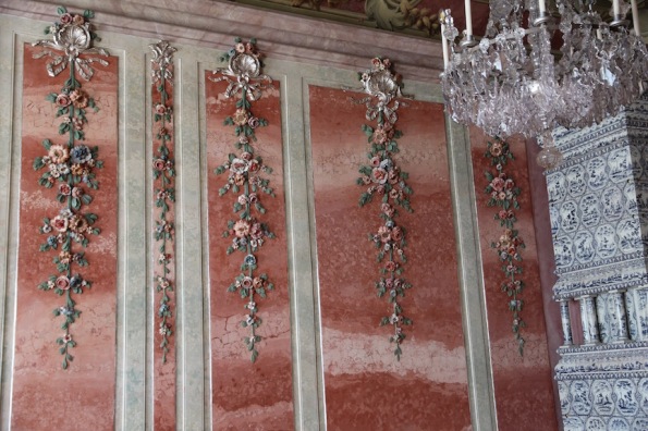 Rundāle Palace, Rose Room stucco roses on wall