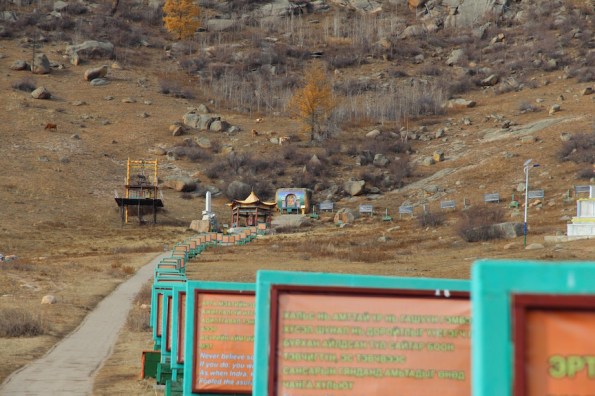 Path to Aryapala meditation temple