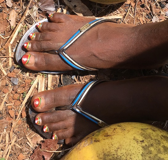 Painted toes, Guinea