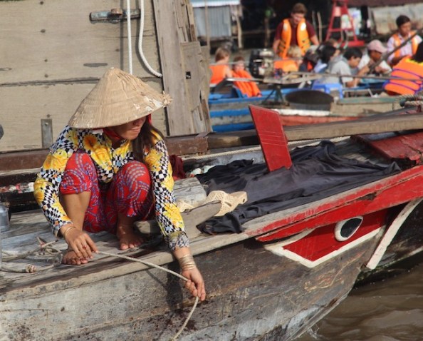 fetching water, Vietnam
